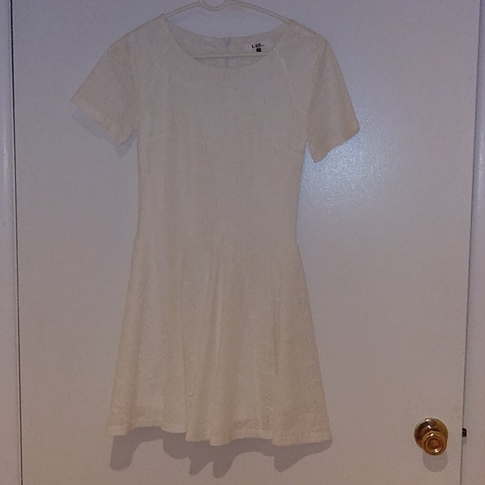 White dress, size S but runs small